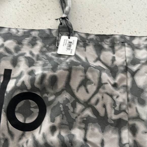 ALO YOGA TIE DYE TOTE BAG - Picture 3 of 3
